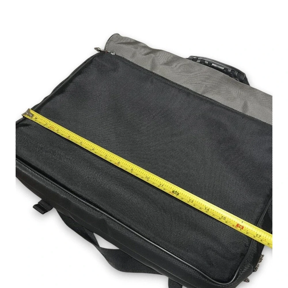 SwissGear By Wenger Saturn 17” Laptop Messenger Bag Gray Black Rugged Pockets